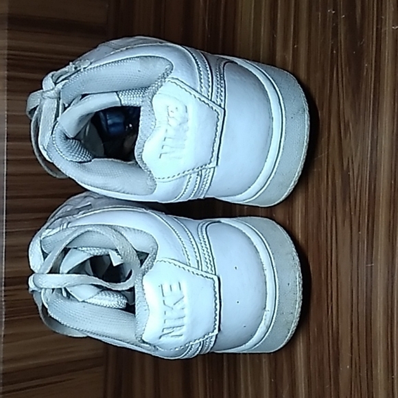 Nike womans 8.5 Court Visions Low - Picture 4 of 6